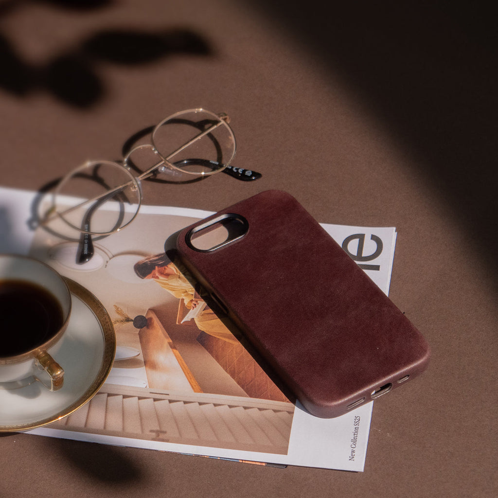 iPhone 16e Leather Shell Case Metal, MagSafe - Dark Brown