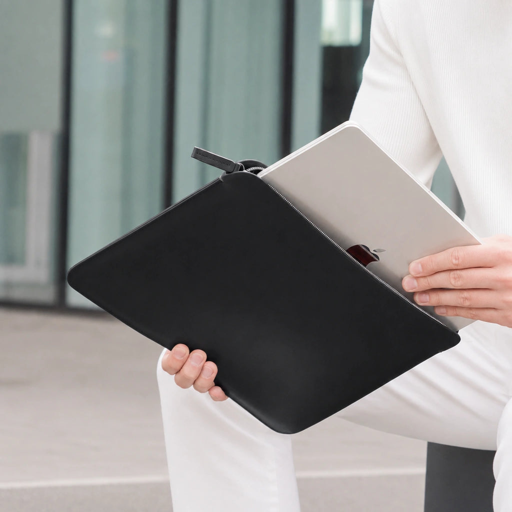 Luxury Nappa Leather MacBook Pro 16" sleeve with zip - Black