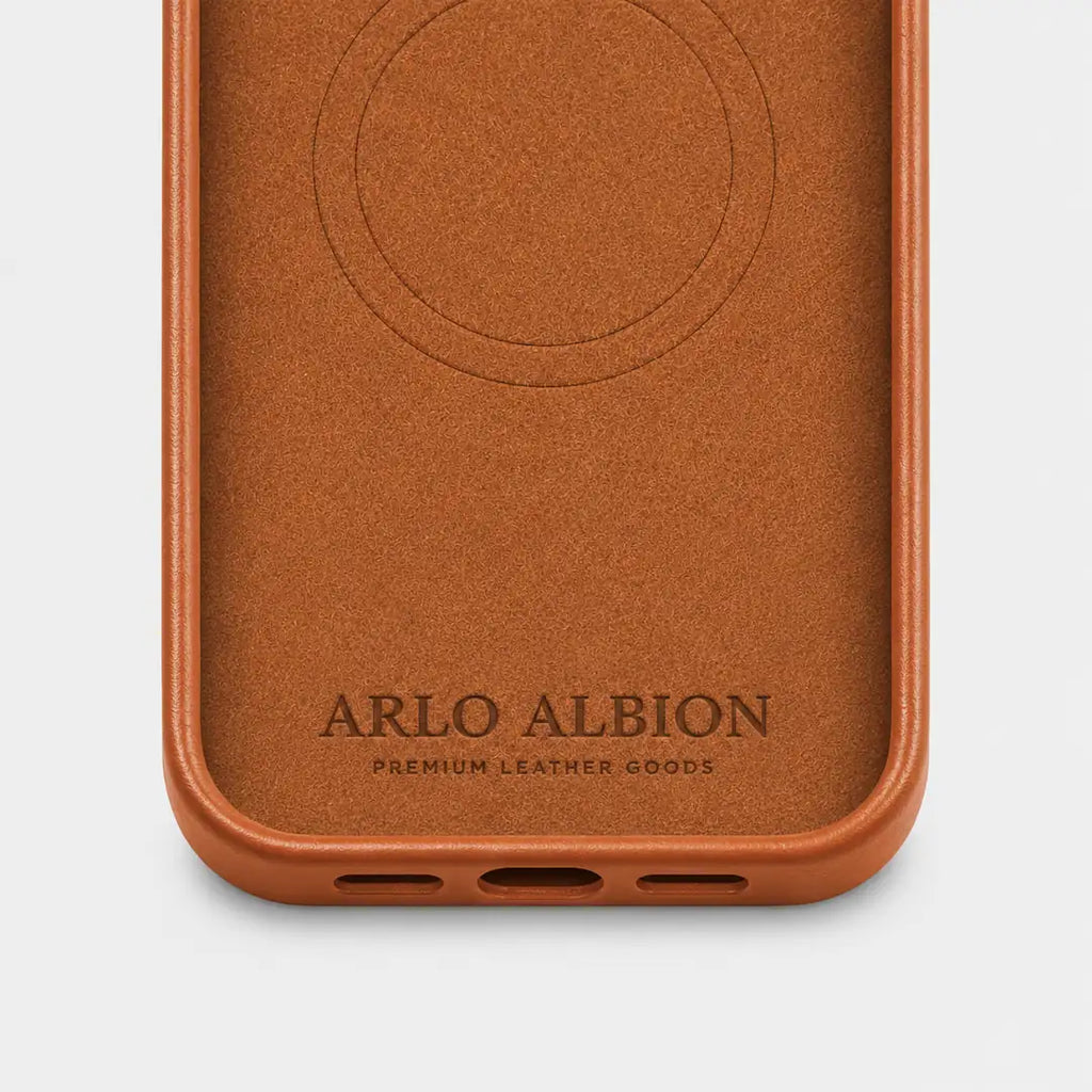 iPhone 17e Leather Shell Case Metal, MagSafe - Saddle Brown