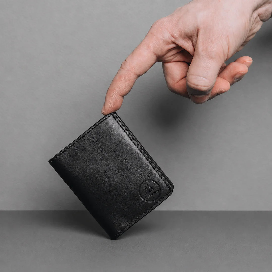 Super Slim Bi-fold wallet - Black
