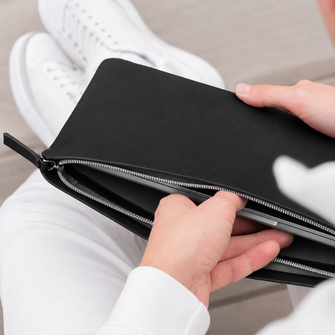 Luxury Nappa Leather MacBook Pro 16" sleeve with zip - Black