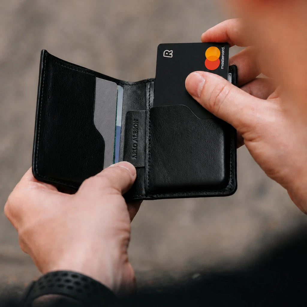 Super Slim Bi-fold wallet - Black